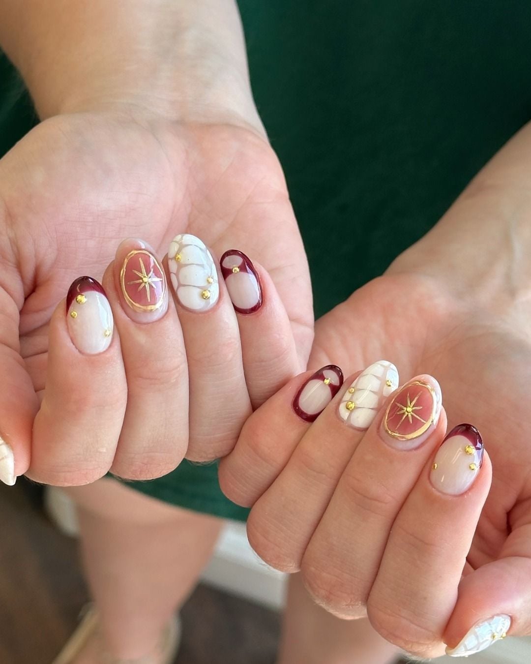 Mixed Art Nude Burgundy Gold Medium Oval Nails Mixed Art Nude Burgundy Gold Medium Oval Nails — Nail Shapes
