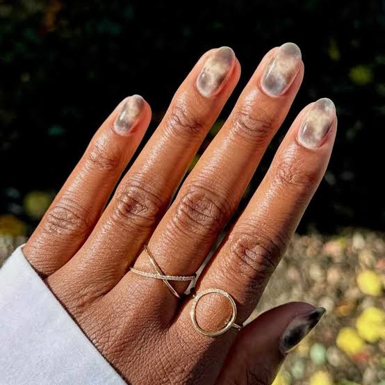 Smoky Marbled Cat-Eye Short Oval Nails Smoky Marbled Cat-Eye Short Oval Nails — Nails for Blondes