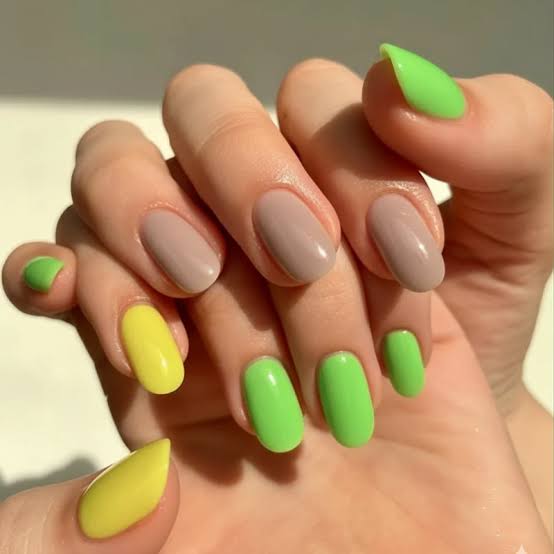 Color Contrast Short Oval Almond Nails Color Contrast Short Oval Almond Nails — Nails for Blondes
