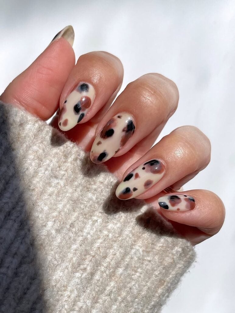 Irregular Tortoiseshell Short Almond Nails Irregular Tortoiseshell Short Almond Nails — Nails for Blondes