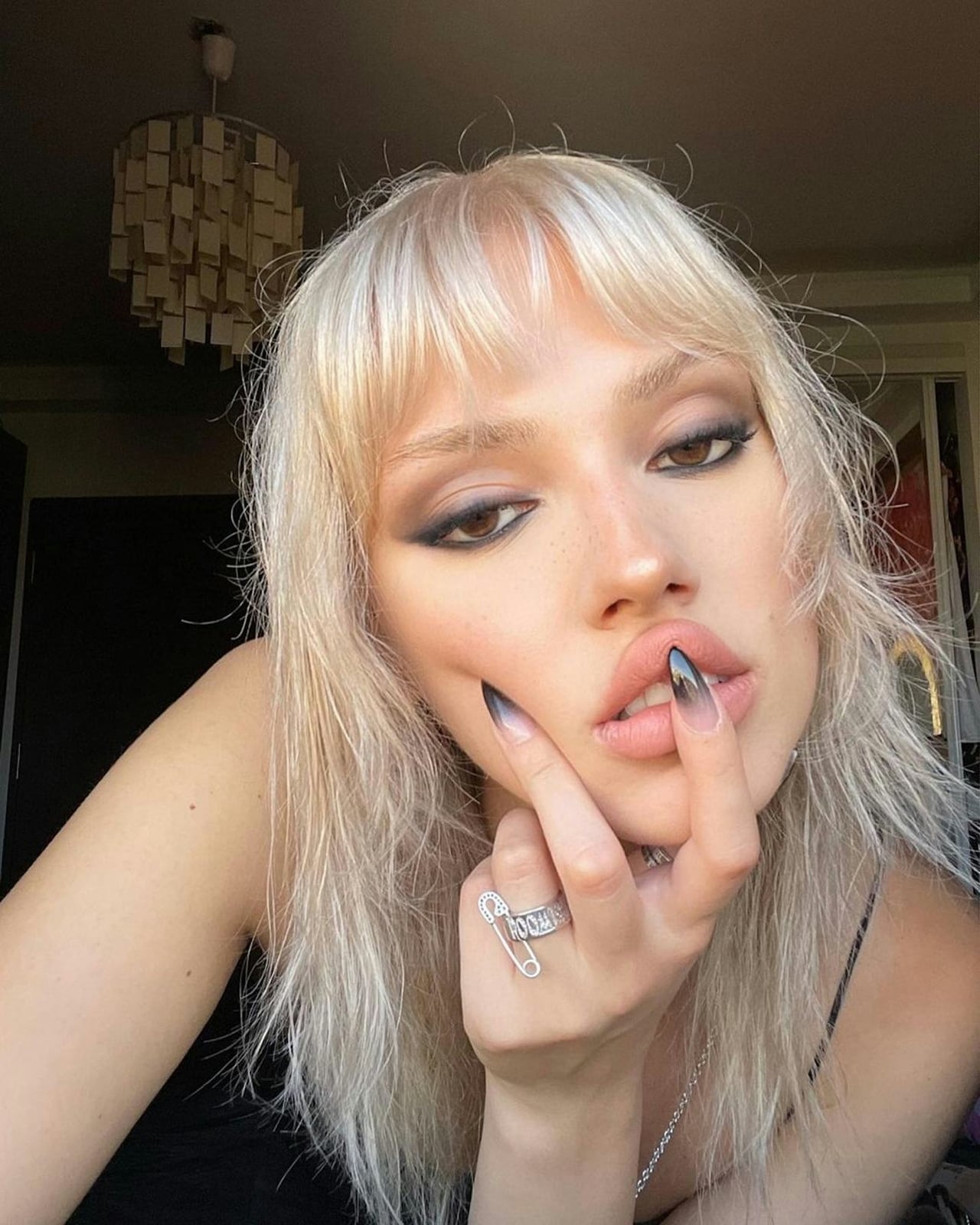 Black to Gray Gradient Long Stiletto Nails, Close-Up Take Black to Gray Gradient Long Stiletto Nails, Close-Up Take — Nails for Blondes