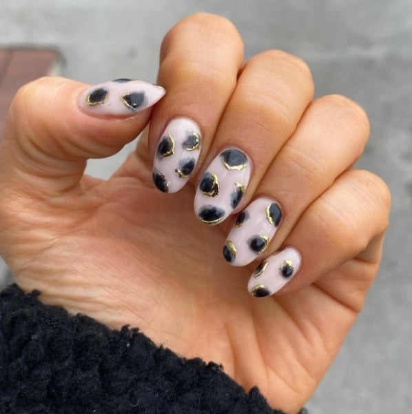 Pale Pink Tortoiseshell Short Almond Nails Pale Pink Tortoiseshell Short Almond Nails — Nails for Blondes