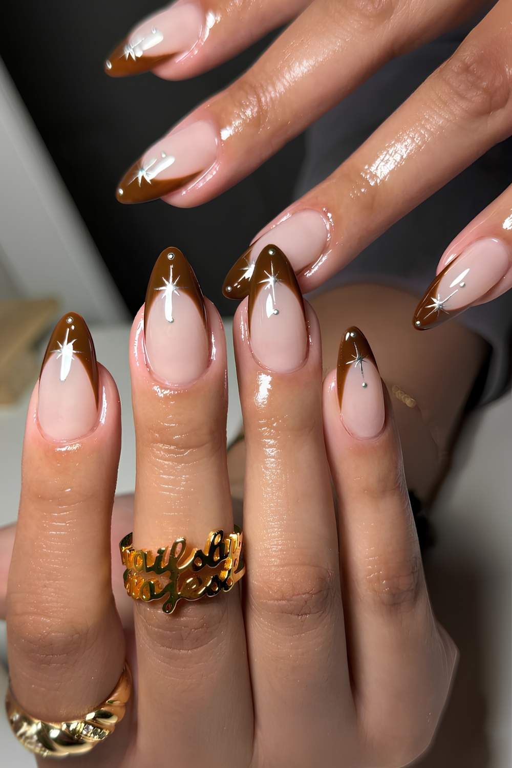 Brown French Tip Silver Star Medium Almond Nails Brown French Tip Silver Star Medium Almond Nails — Nails for Brunettes