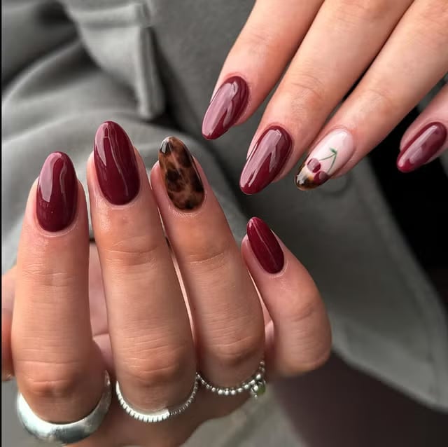 Burgundy Tortoiseshell Cherry Medium Oval Nails Burgundy Tortoiseshell Cherry Medium Oval Nails — Nails for Brunettes
