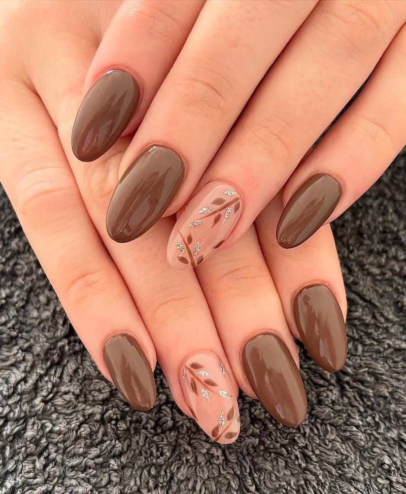 Medium Brown Shimmer Leaf Short Oval Nails Medium Brown Shimmer Leaf Short Oval Nails — Nails for Brunettes