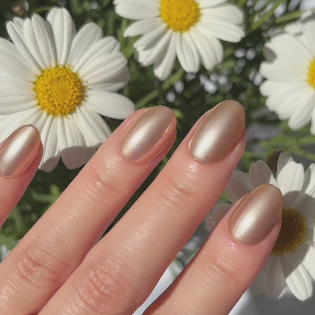 Light Beige Chrome Short Oval Nails Light Beige Chrome Short Oval Nails — Nails for Everyday