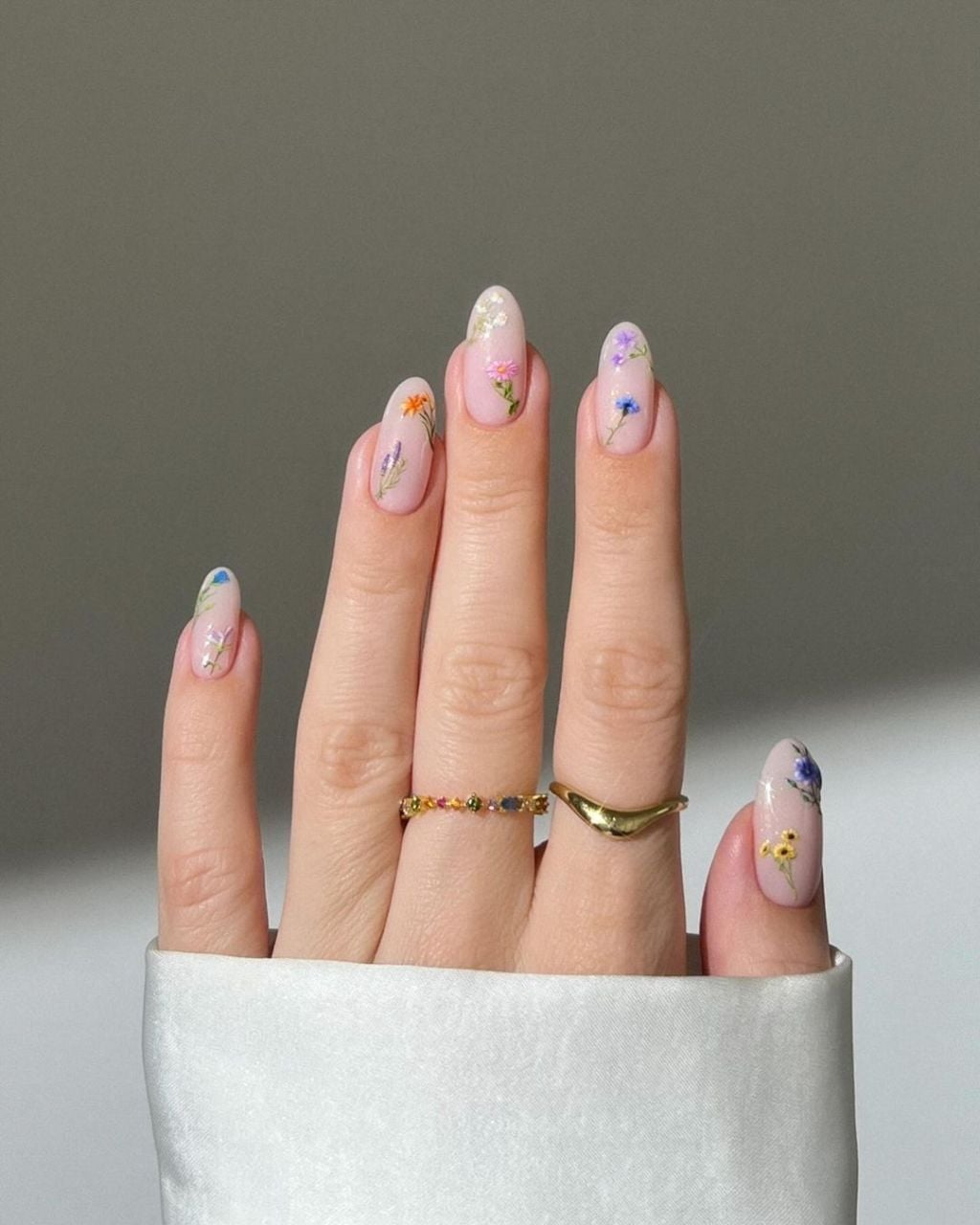 Sheer Nude Medium Oval Gold Foil Accent Nails Sheer Nude Medium Oval Gold Foil Accent Nails — Nails for Everyday