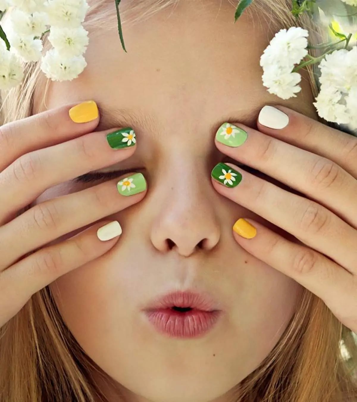 Short Rounded Nails With Green And Yellow Daisy Art Short Rounded Nails With Green And Yellow Daisy Art — Nails for Kids