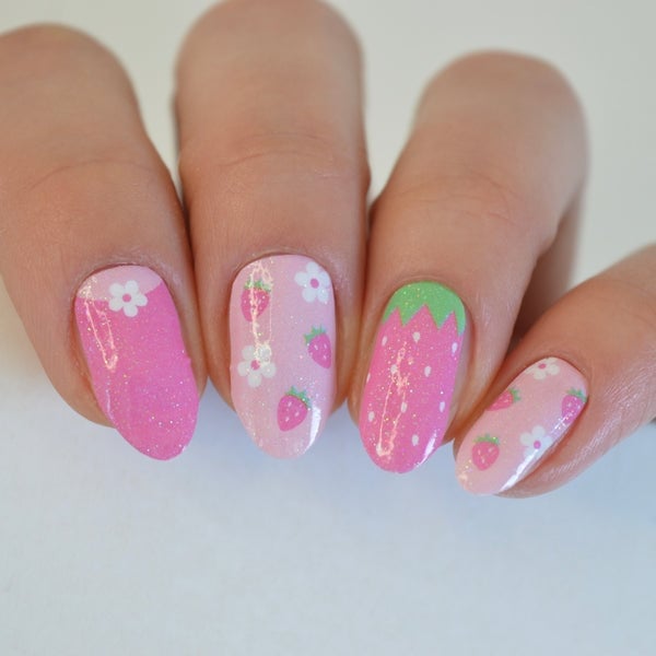 Short Oval Nails With Strawberry And Flower Glitter Art Short Oval Nails With Strawberry And Flower Glitter Art — Nails for Kids