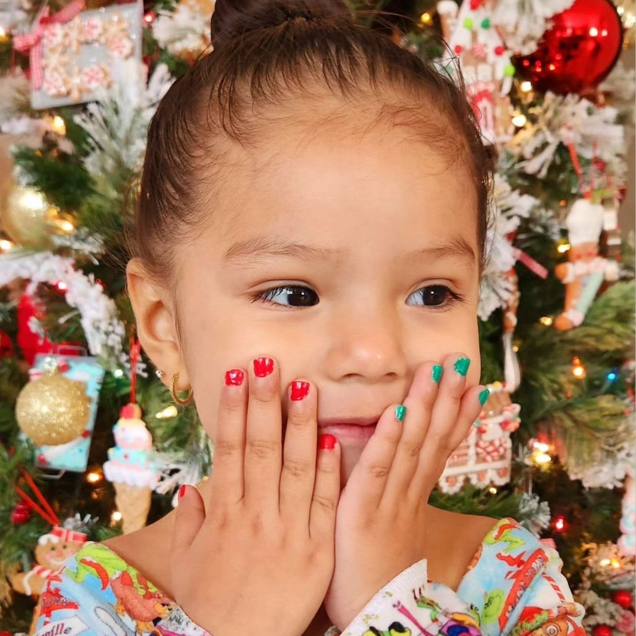 Solid Red and Green Short Natural Nails Solid Red and Green Short Natural Nails — Nails for Little Girls