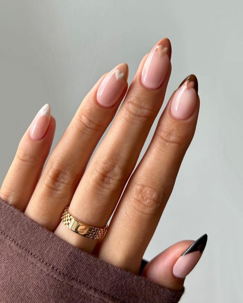 Heart Accent French Medium Almond Nails Heart Accent French Medium Almond Nails — Nails for Pale Skin