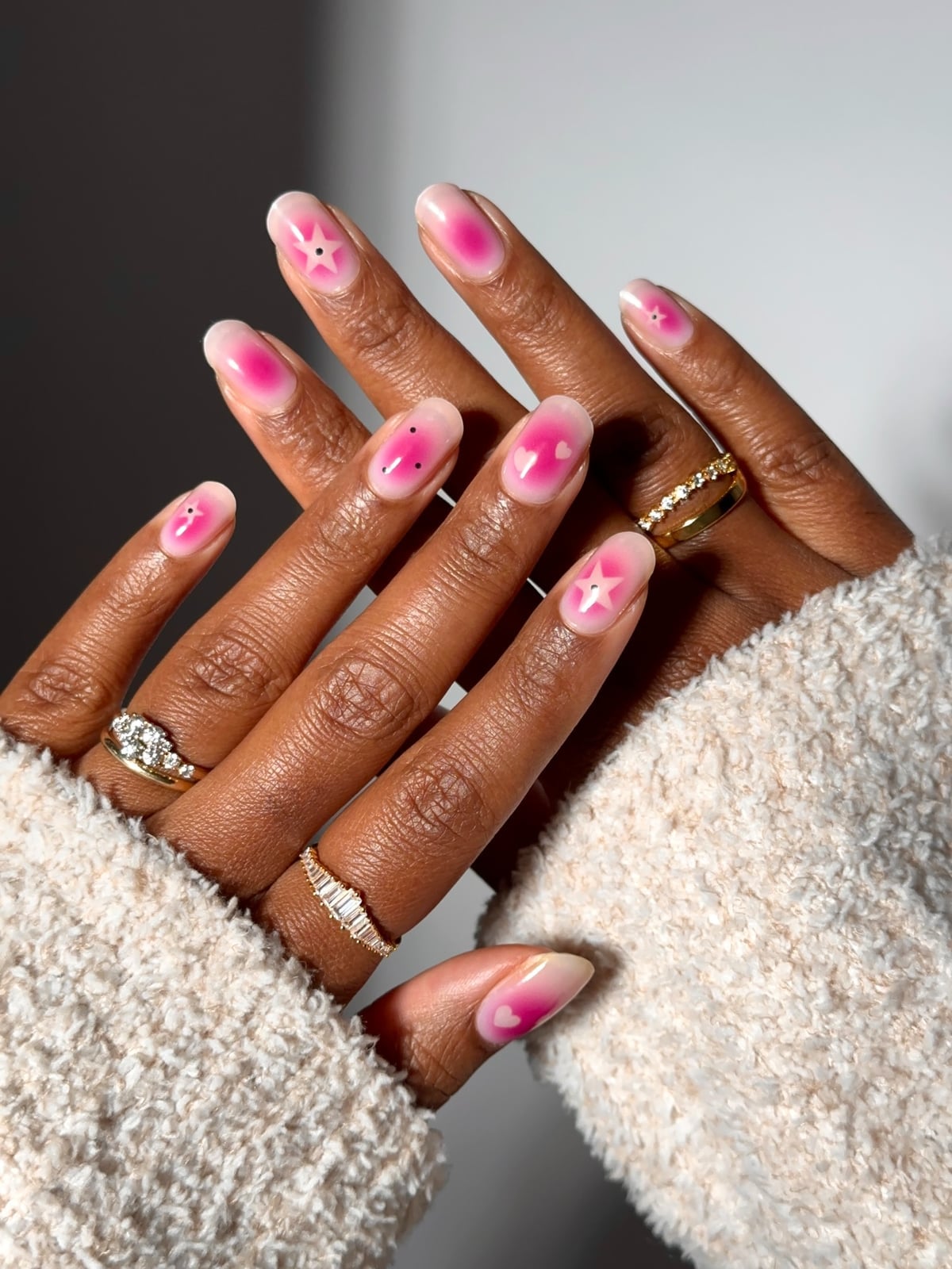 Pink Aura Gradient Medium Oval Nails with Motifs Pink Aura Gradient Medium Oval Nails with Motifs — Nails for Pink Dress