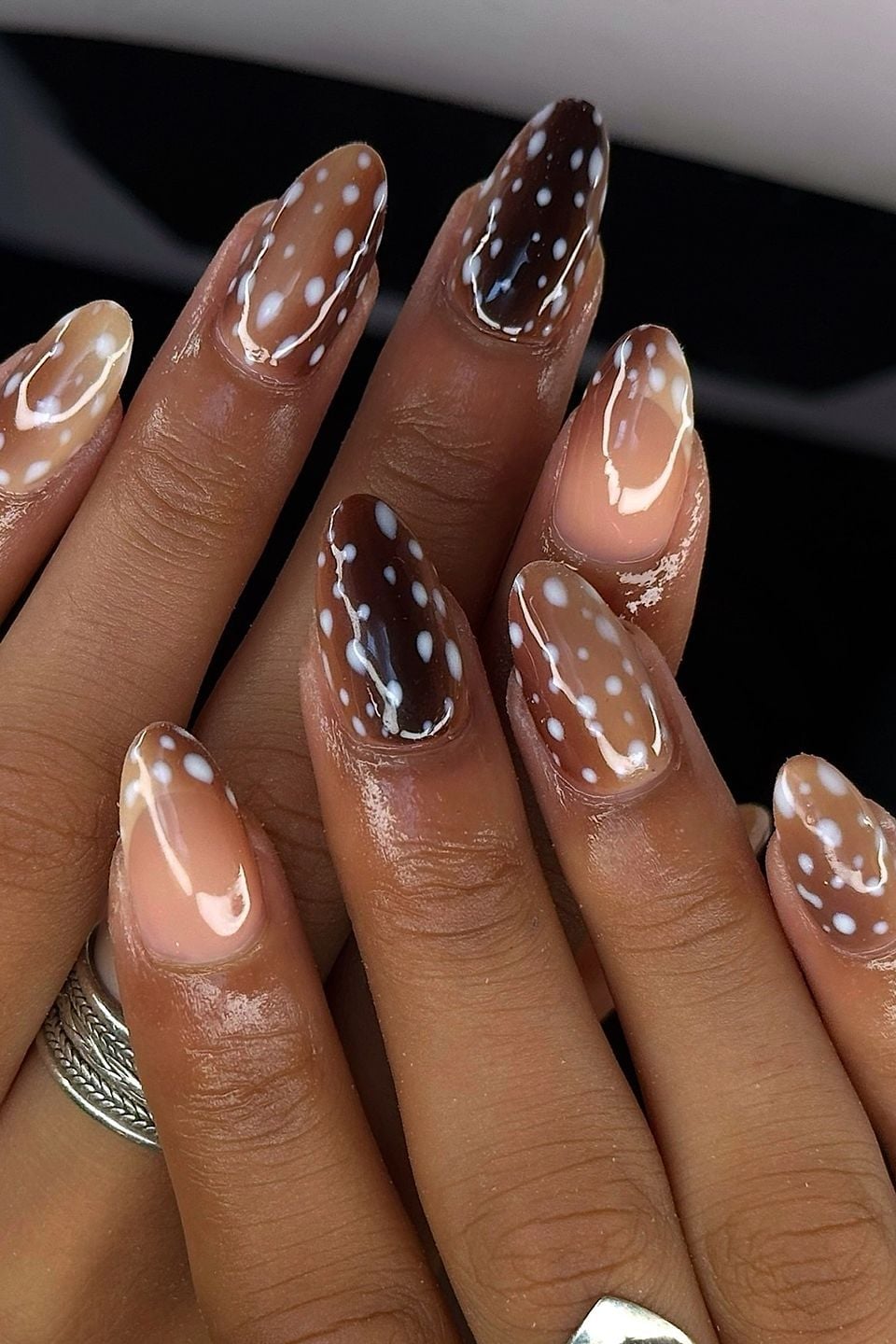 Medium Oval Deer Print Gradient Glossy Nails Medium Oval Deer Print Gradient Glossy Nails — Nails for Tan Skin