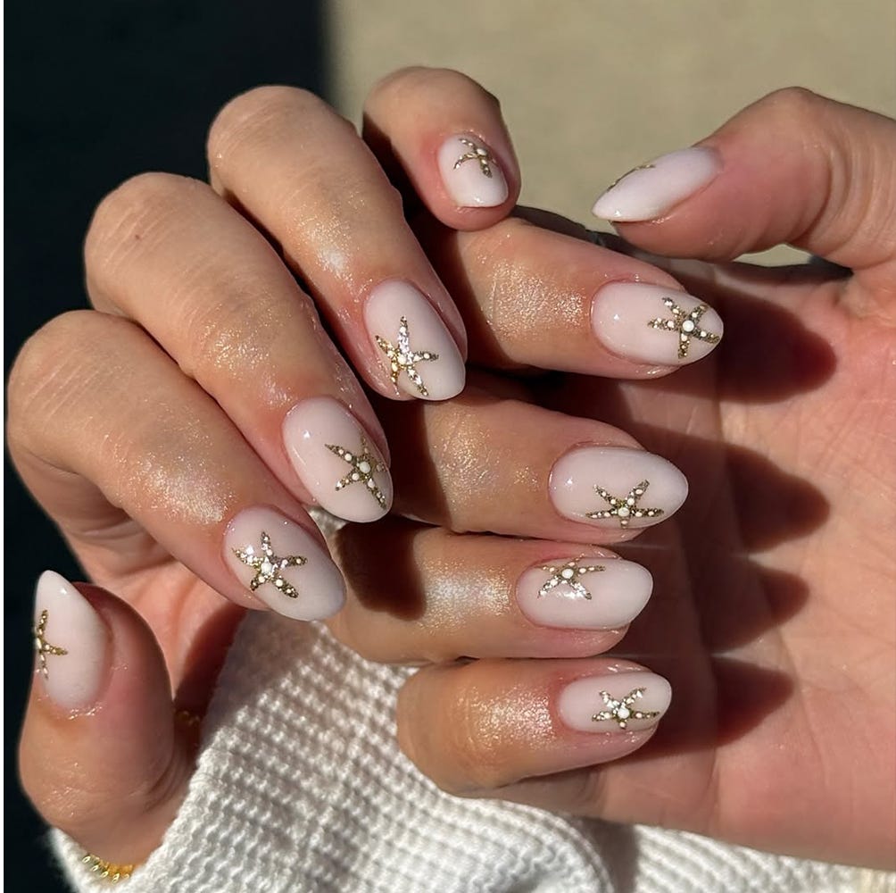 Sheer Pink Oval Nails with Gold Starfish Rhinestones Sheer Pink Oval Nails with Gold Starfish Rhinestones — Nails for Tan Skin