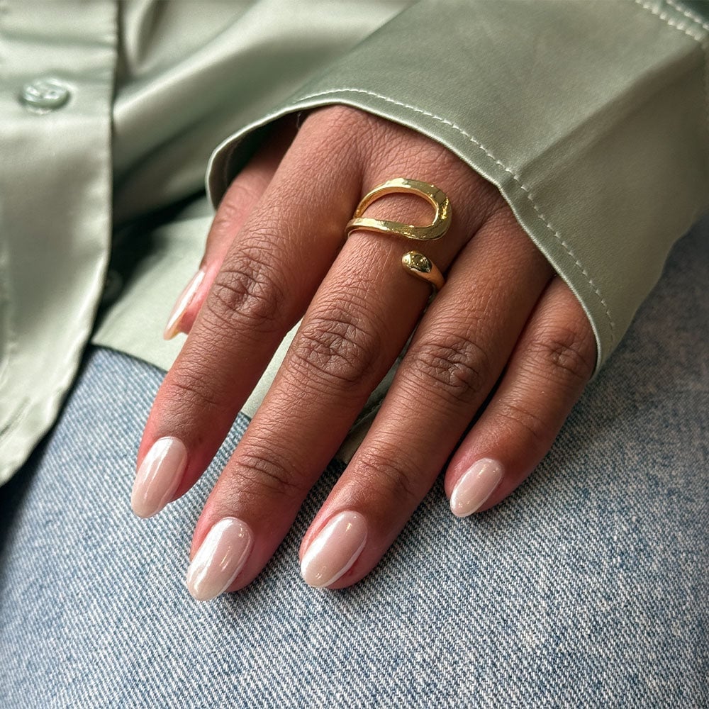 Sheer Milky Pink Chrome Effect Short Oval Nails Sheer Milky Pink Chrome Effect Short Oval Nails — Nails for Tan Skin