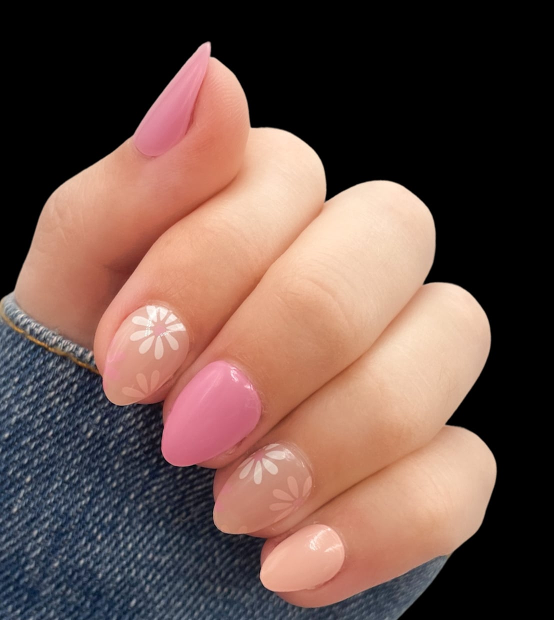Short Almond With Delicate White Flowers Short Almond With Delicate White Flowers — Nails for Tweens