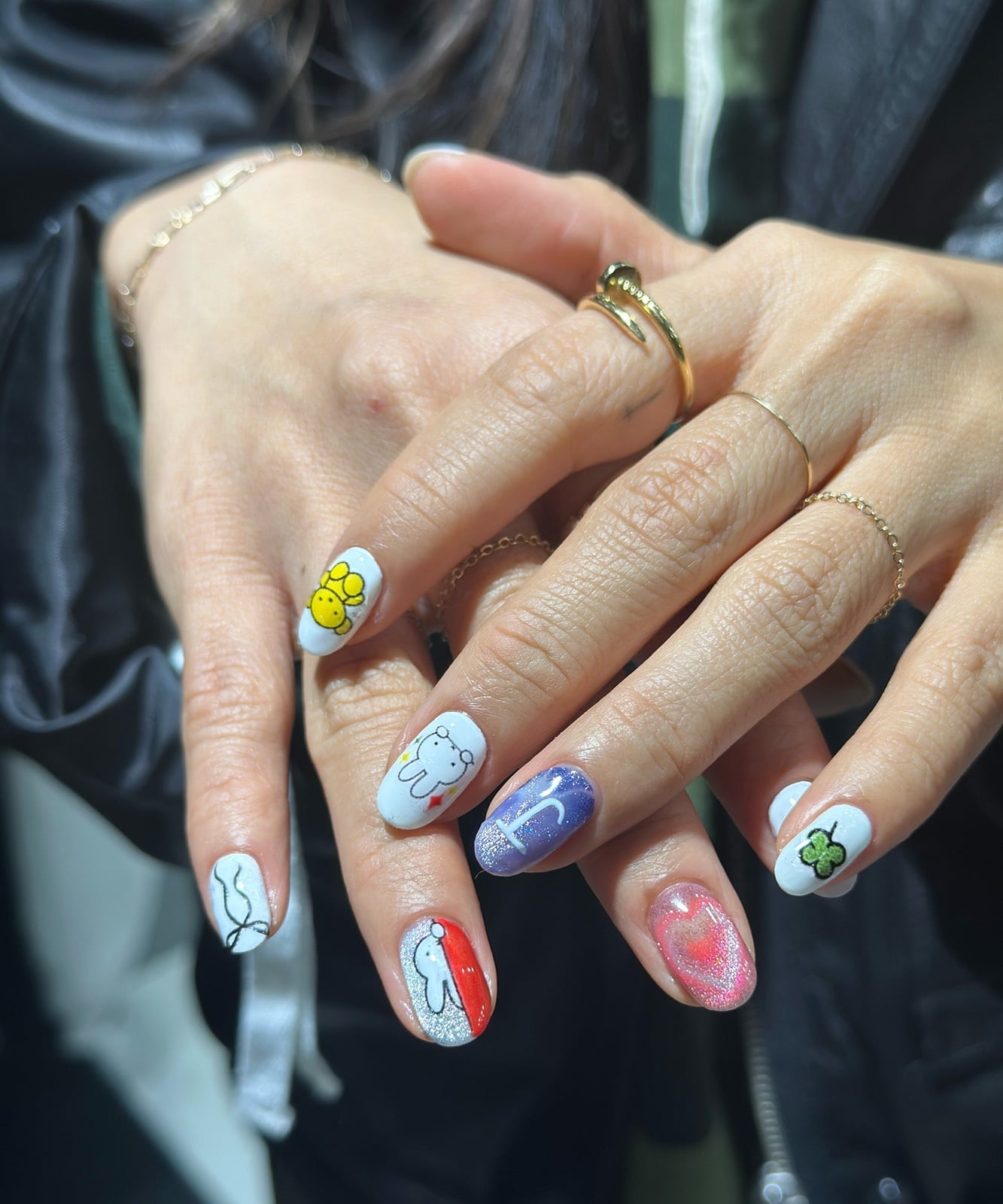 Short Oval With Cartoon Characters And Glitter Short Oval With Cartoon Characters And Glitter — Nails for Tweens