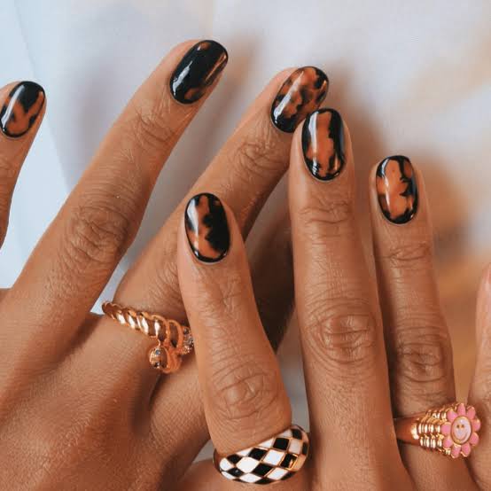 Short Oval Tortoiseshell Pattern Short Oval Tortoiseshell Pattern — Nails for Tweens