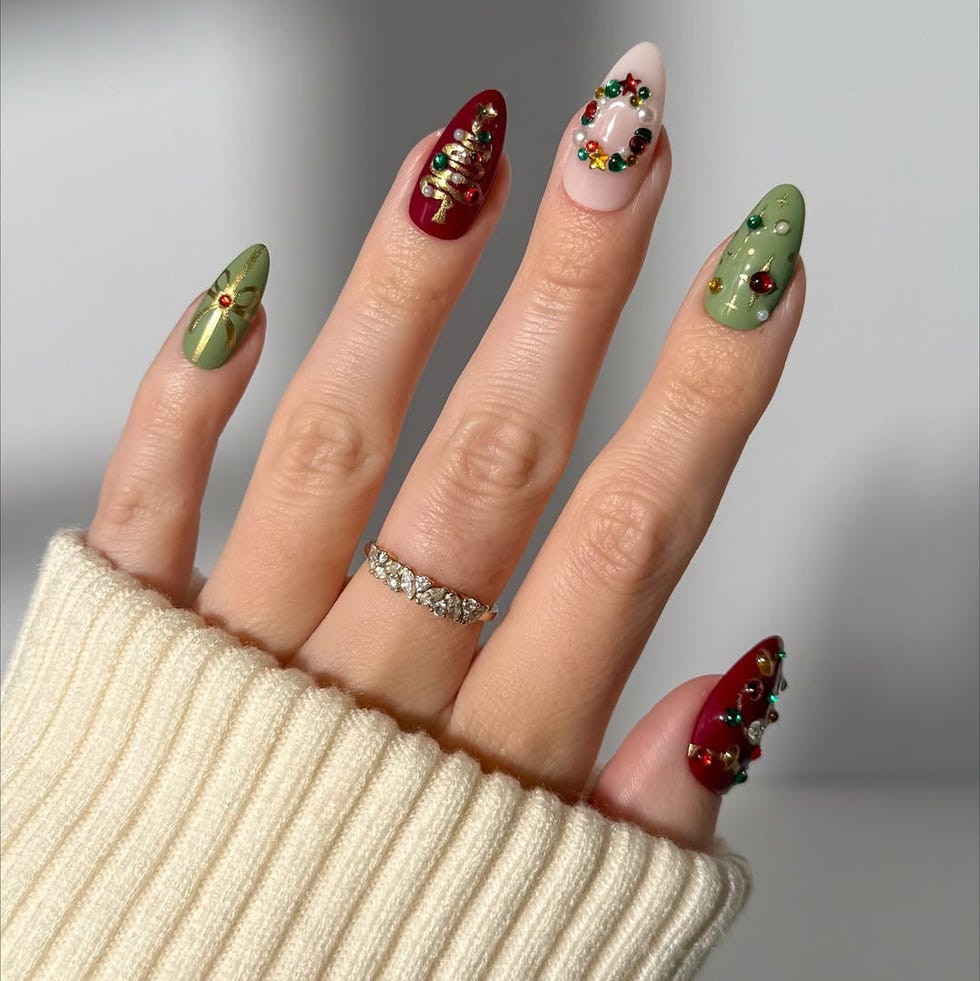 Medium Almond Christmas Theme Medium Almond Christmas Theme — Nails for Tweens
