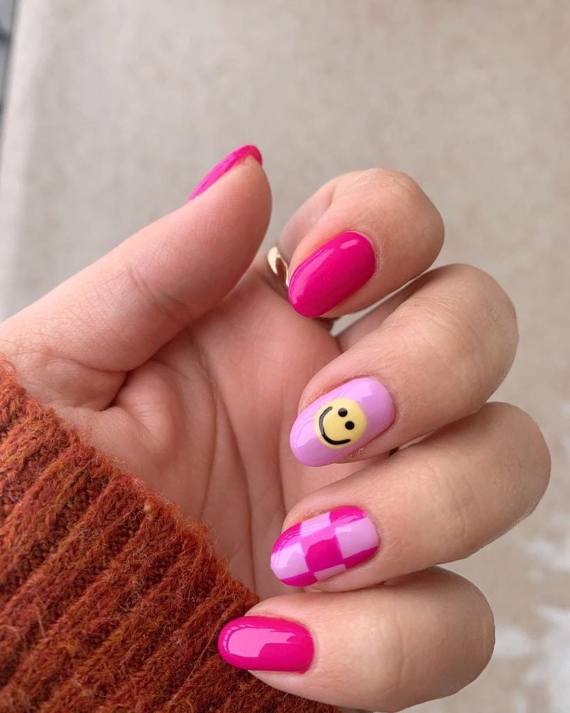 Short Oval Hot Pink With Smiley Face Short Oval Hot Pink With Smiley Face — Nails for Tweens