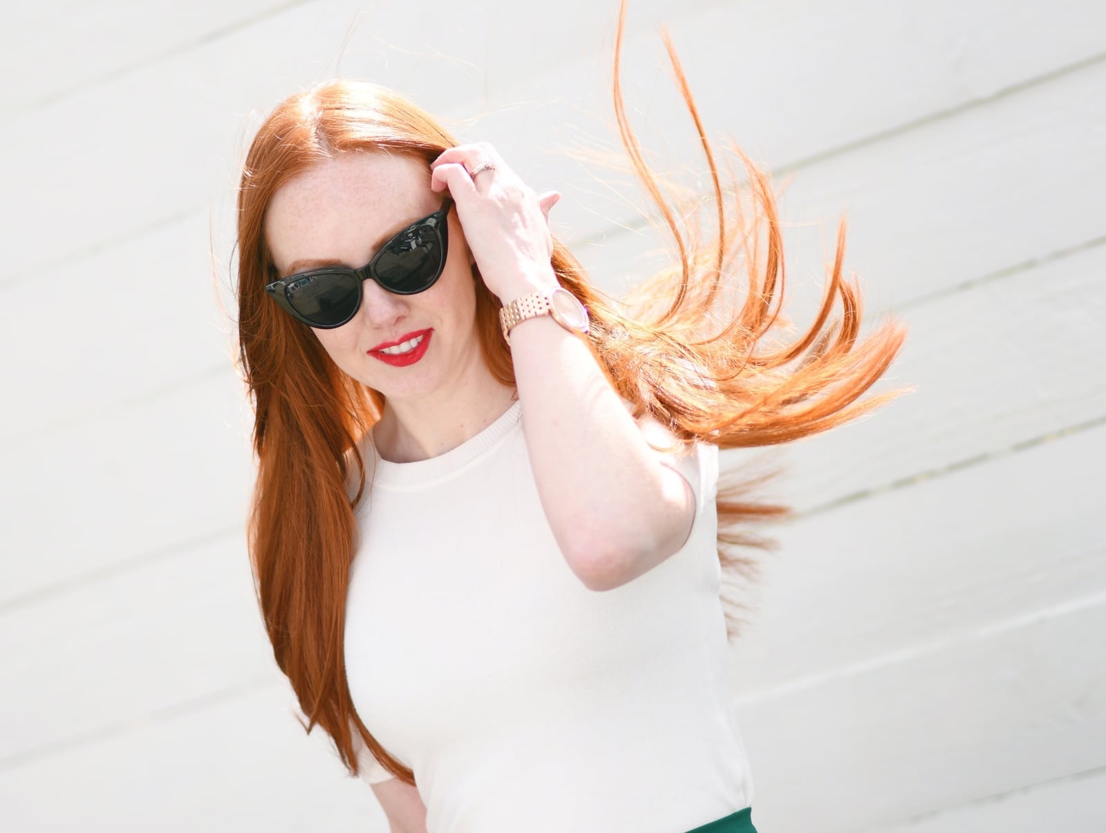 Collarbone Wavy Auburn With Wind-Swept Texture Collarbone Wavy Auburn With Wind-Swept Texture — Natural Red Hair