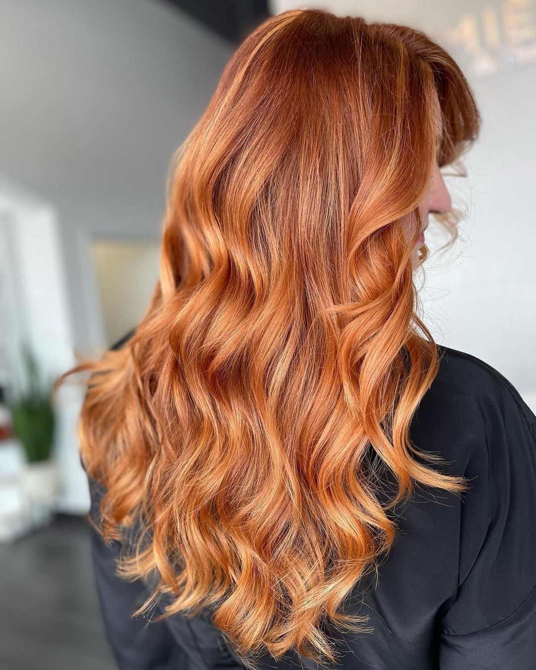 Mid-Back Copper Red With Auburn Highlights, Wavy Mid-Back Copper Red With Auburn Highlights, Wavy — Natural Red Hair