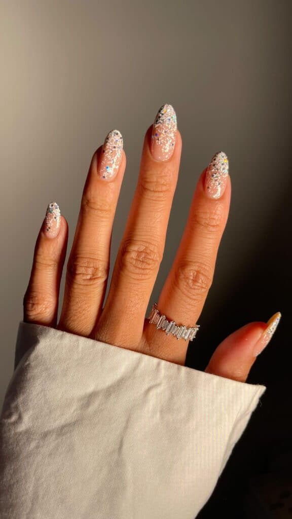 Long Sharp Almond Glitter Tip Nails, острый миндаль Long Sharp Almond Glitter Tip Nails, острый миндаль — New Years Nails