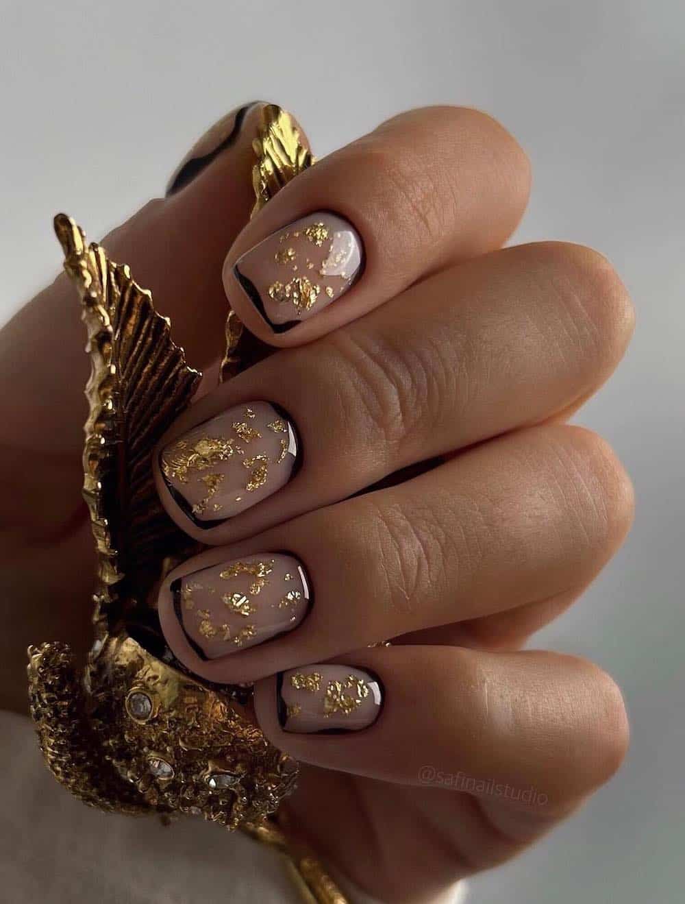 Short Square Nude Gold Leaf Outline Nails Short Square Nude Gold Leaf Outline Nails — New Years Nails