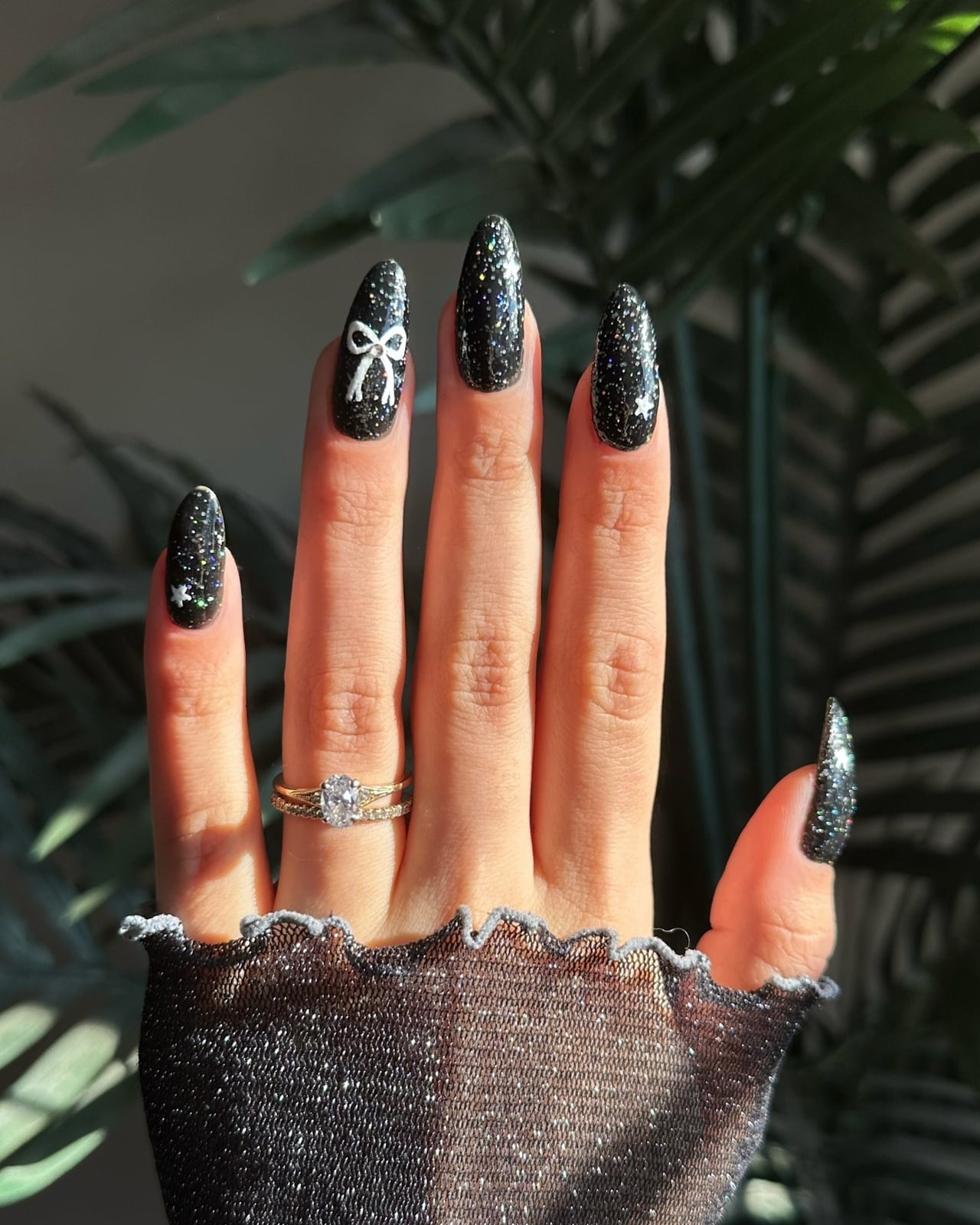 Long Stiletto Black Glitter Nails With White Bow Long Stiletto Black Glitter Nails With White Bow — New Years Nails