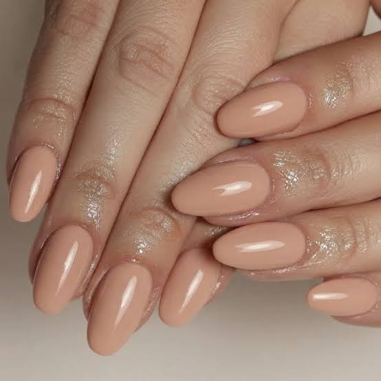 Sheer Nude Short Oval Nails, Close-Up Take Sheer Nude Short Oval Nails, Close-Up Take — Nurse Nails