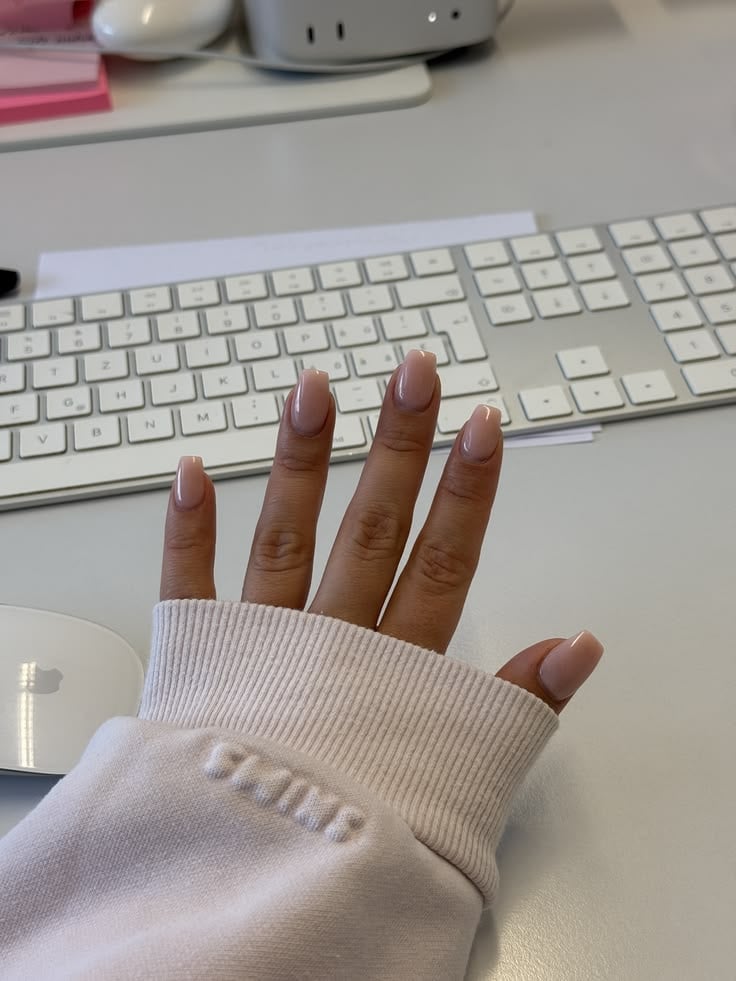 Gradient Grid Short Oval Nails — Office Nails
