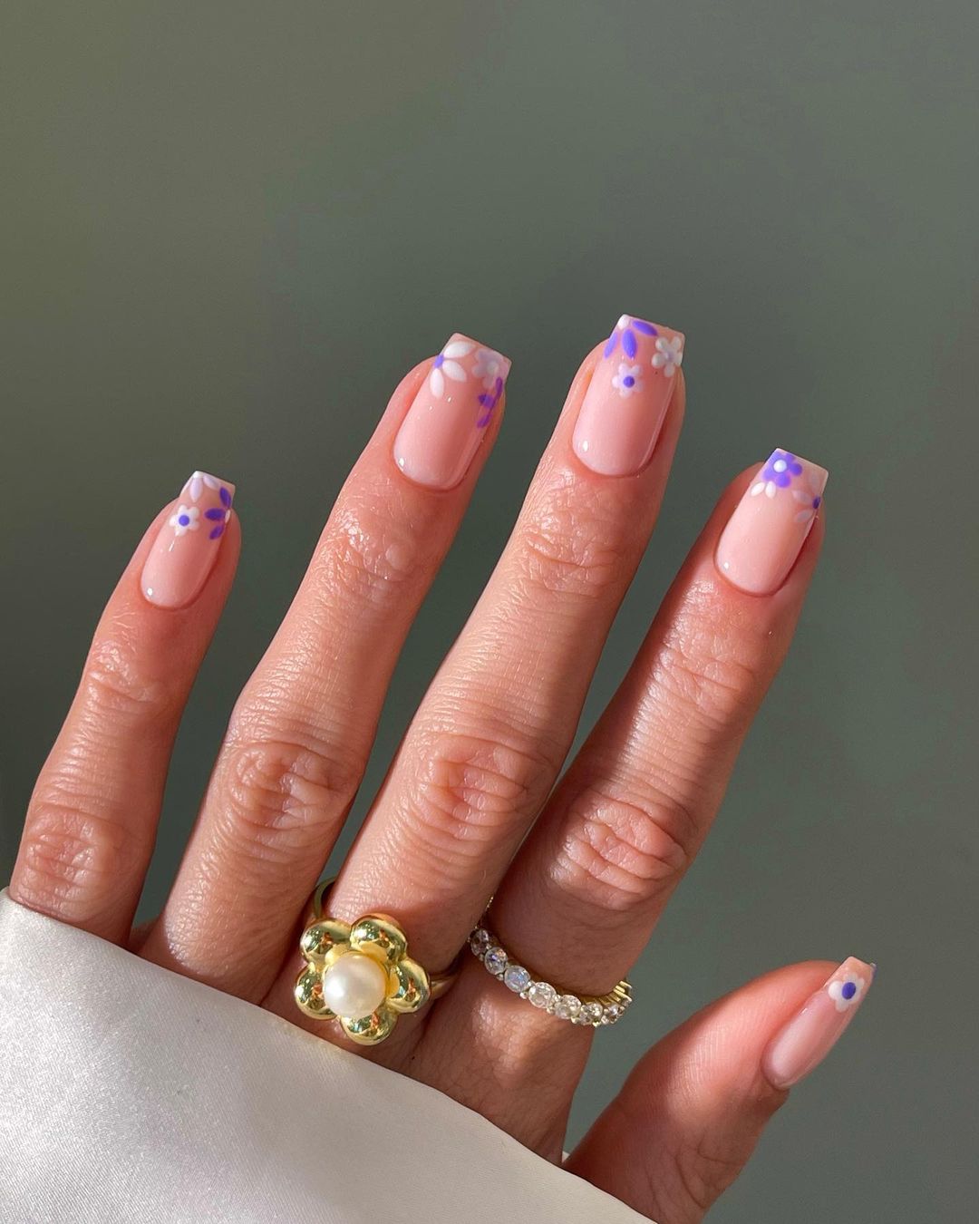 Floral French Tip Short Square Nails, Glossy — Office Nails