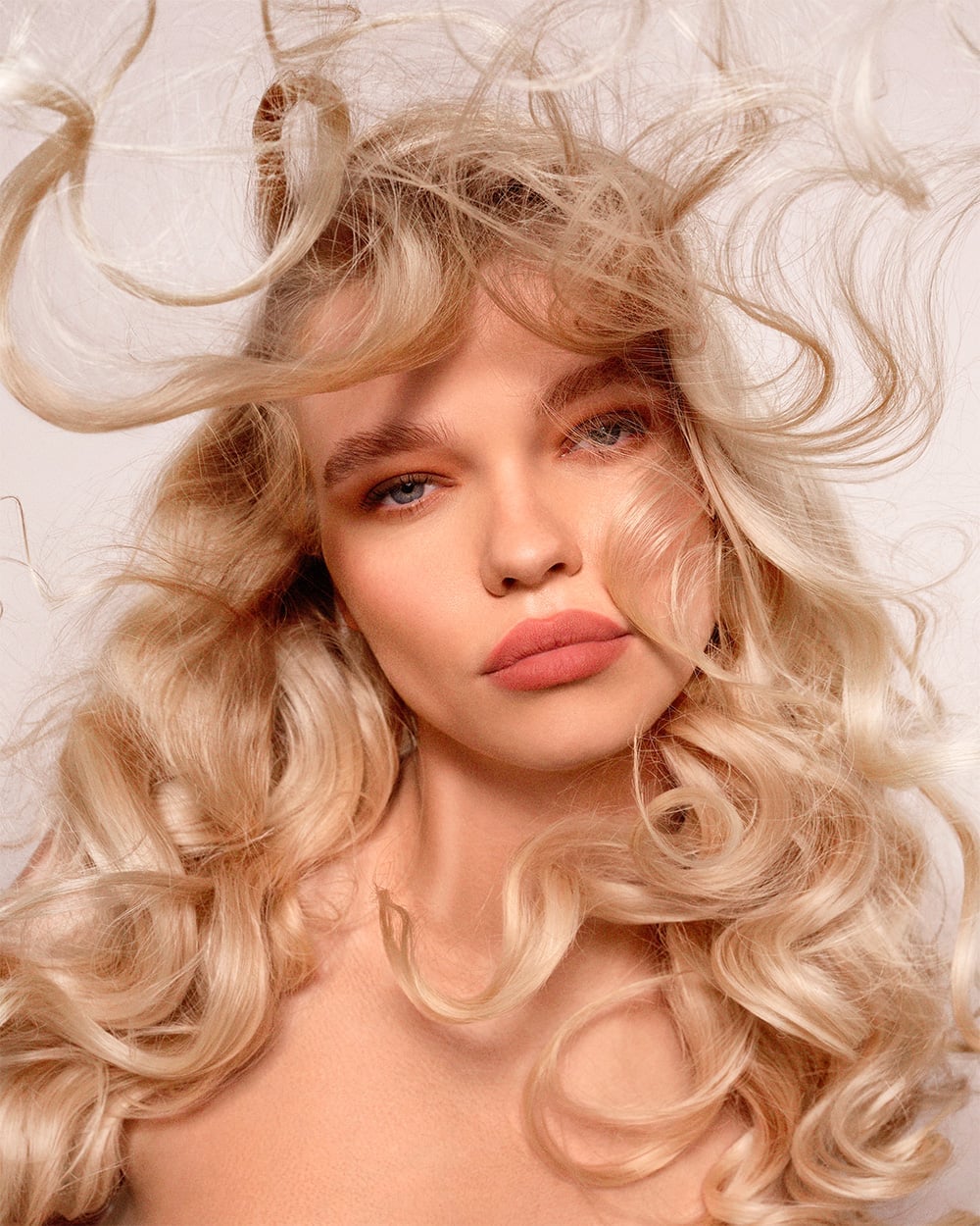 Mid-Back Honey Blonde With Loose Curls — Old Money Blonde