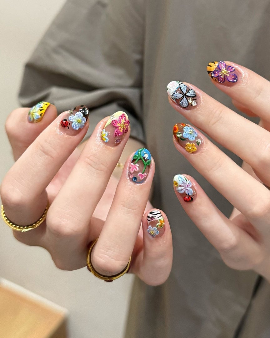 Short Oval 3D Floral Ladybug Nails — Oval Nails