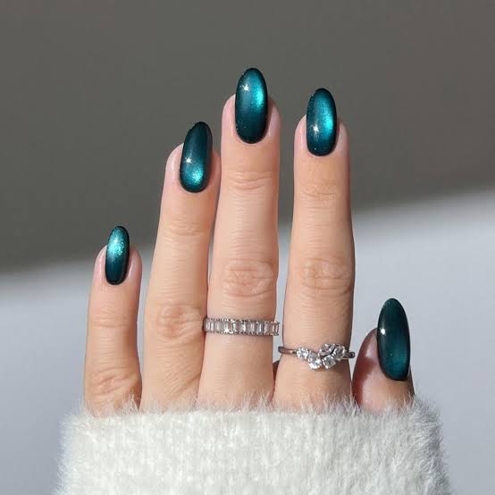 Medium Oval Deep Teal Cat-Eye Nails — Oval Nails