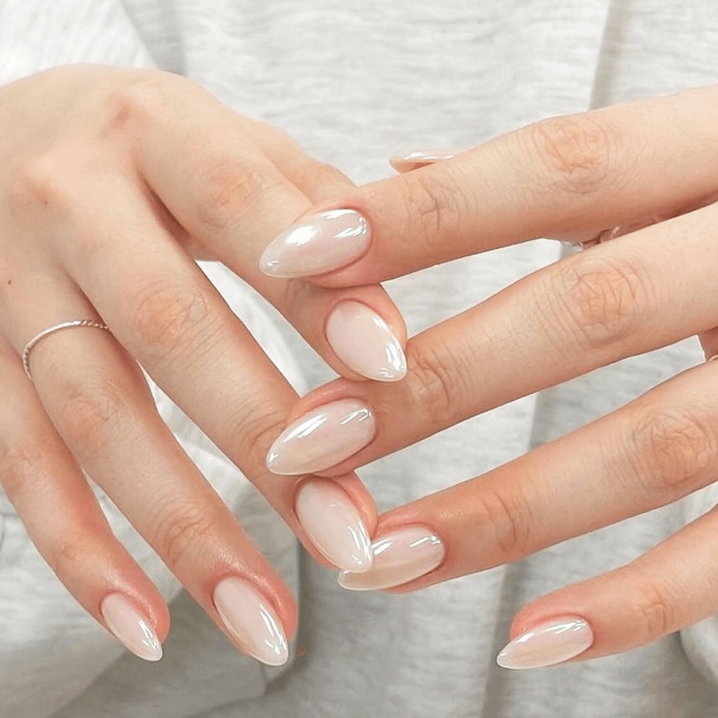 Medium Oval Pearlescent White Chrome Nails — Oval Nails