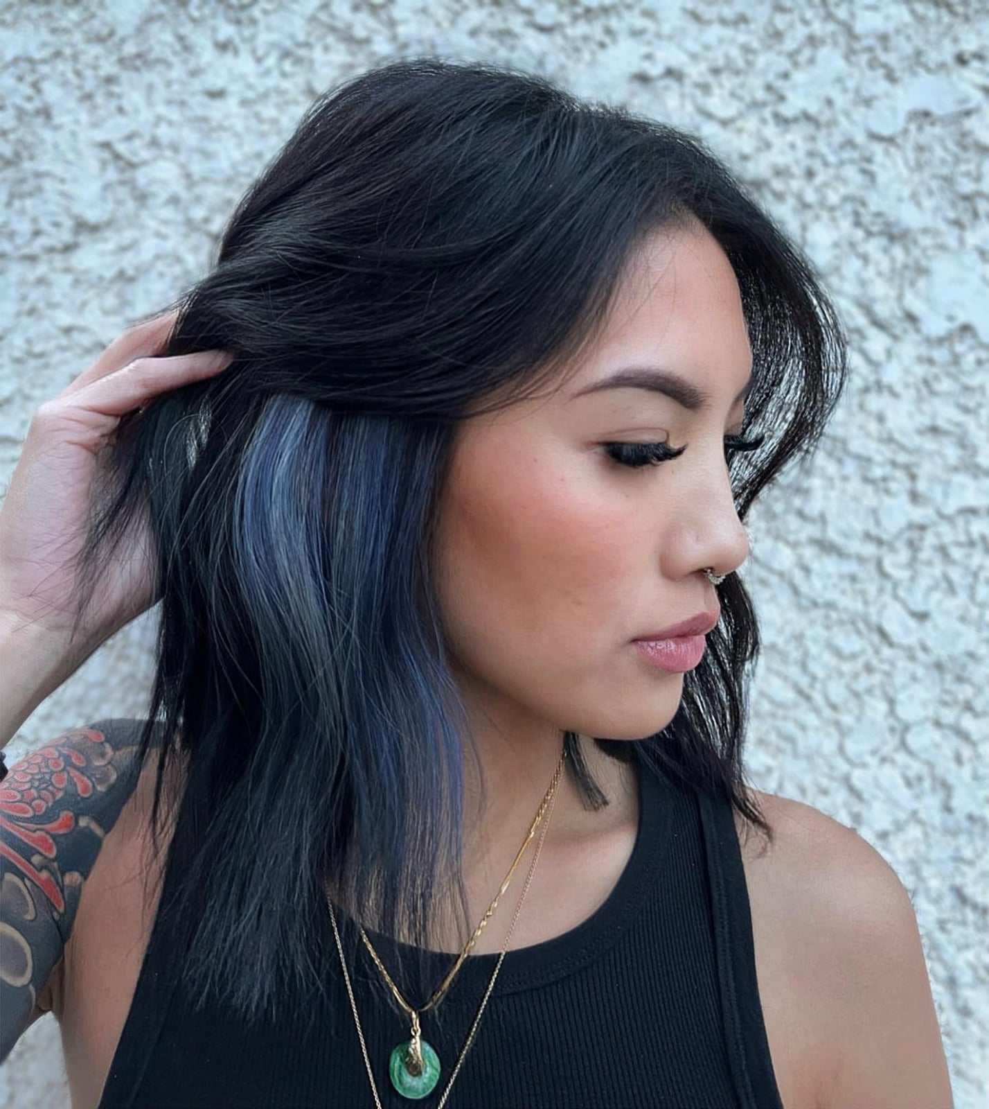 Chin Wavy Dark Bob With Blue And Gray Peekaboos Chin Wavy Dark Bob With Blue And Gray Peekaboos — Peekaboo Highlights