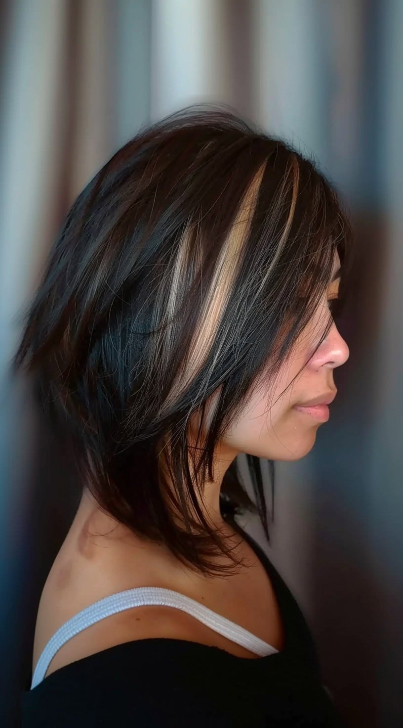 Chin Shaggy Bob Dark Brown With Blonde Peekaboos Chin Shaggy Bob Dark Brown With Blonde Peekaboos — Peekaboo Highlights