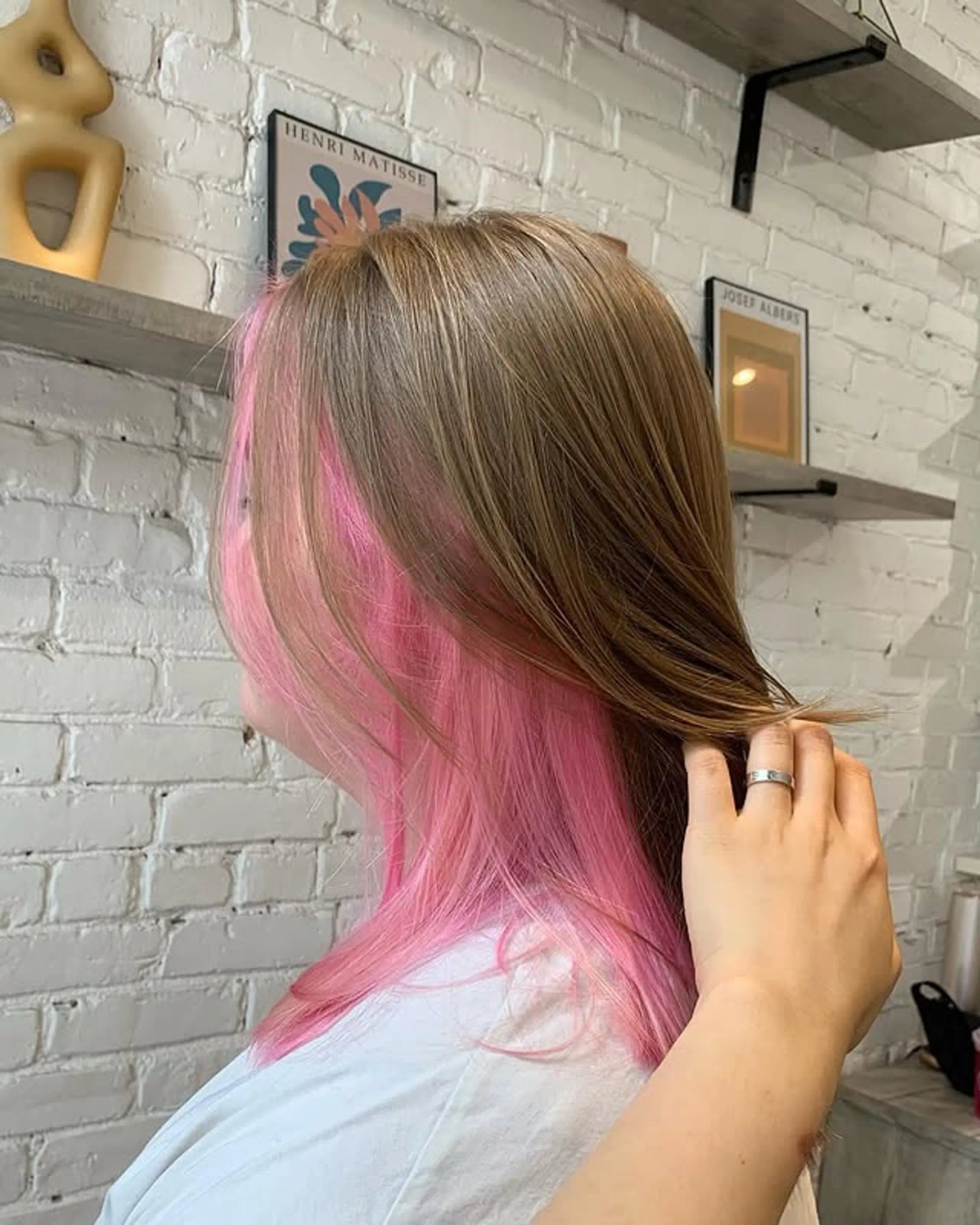 Collarbone Wavy Medium Brown With Pink Peekaboo Layer Collarbone Wavy Medium Brown With Pink Peekaboo Layer — Peekaboo Highlights