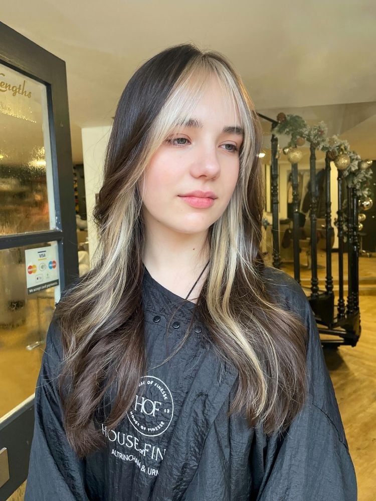 Collarbone Wavy Dark Brown With Curtain Bangs And Blonde Peekaboos Collarbone Wavy Dark Brown With Curtain Bangs And Blonde Peekaboos — Peekaboo Highlights