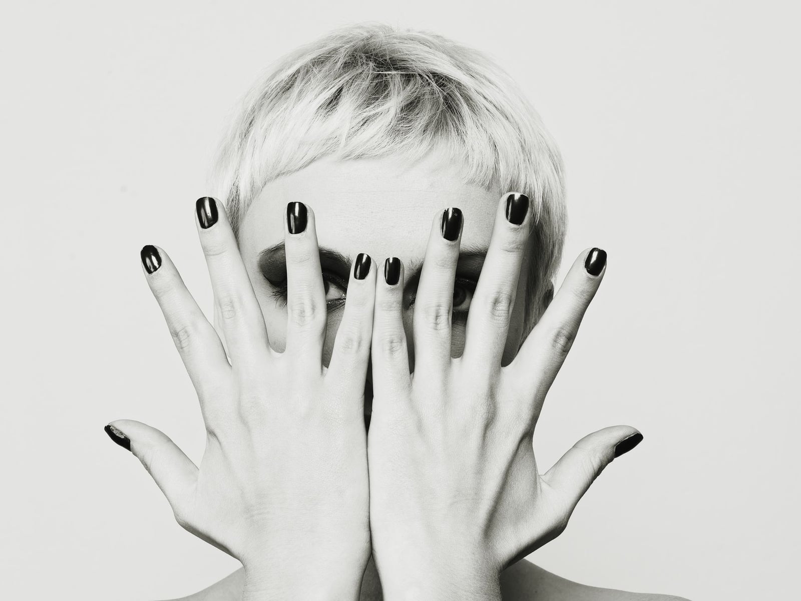 Short Oval Glossy Black Nails — Photoshoot Nails