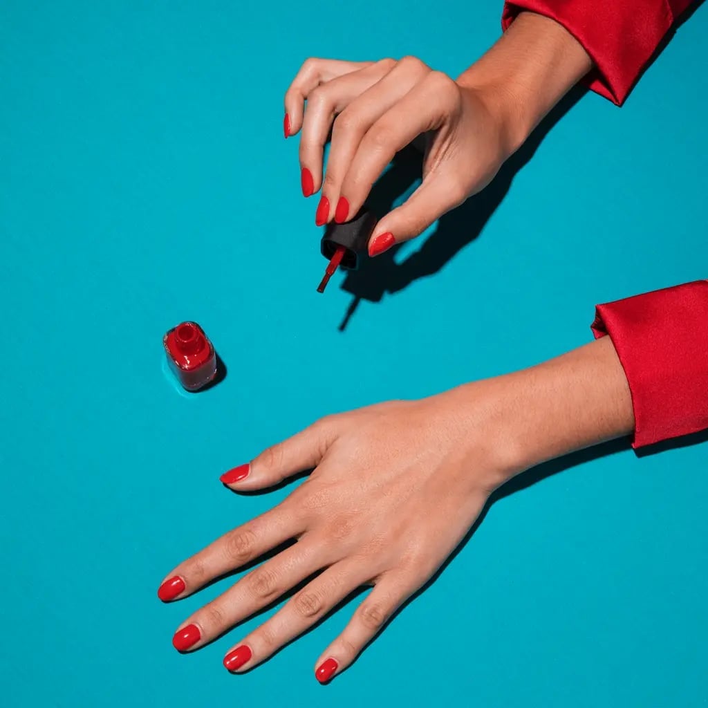 Short Oval Vibrant Red Glossy Nails — Photoshoot Nails