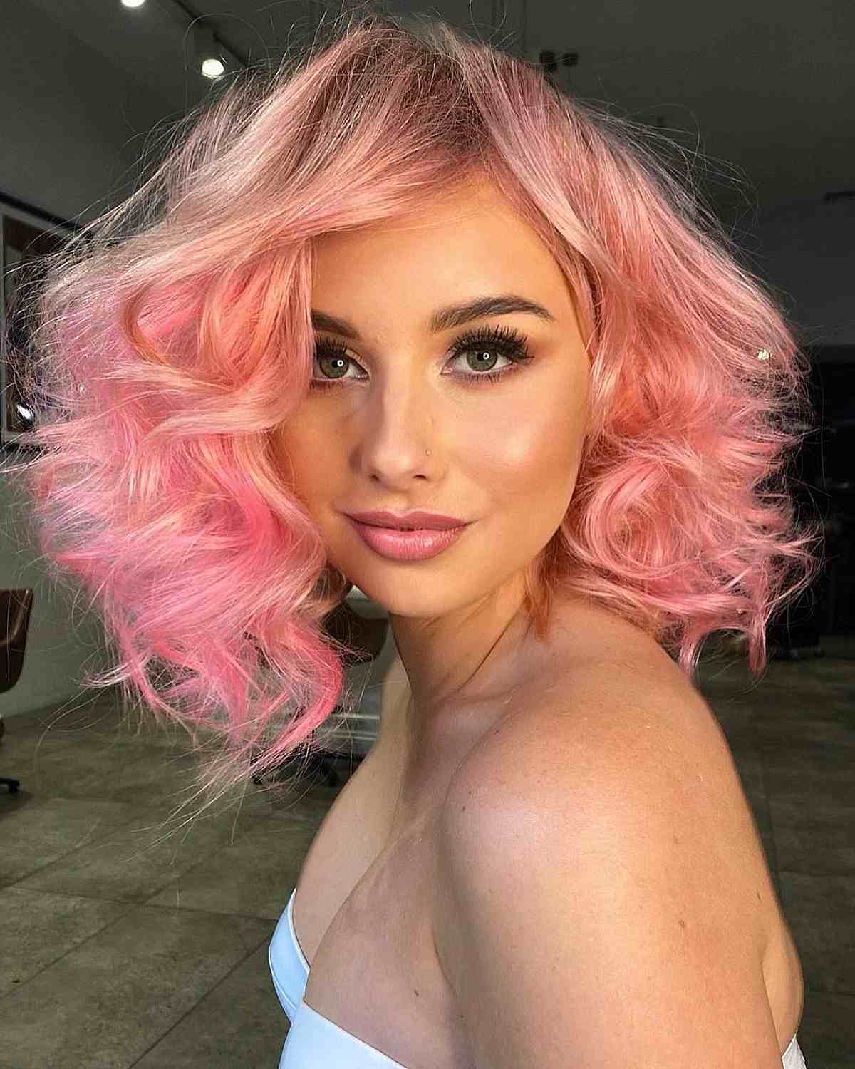 Collarbone Bob With Wavy Layers And Pastel Pink Collarbone Bob With Wavy Layers And Pastel Pink — Pink Hair