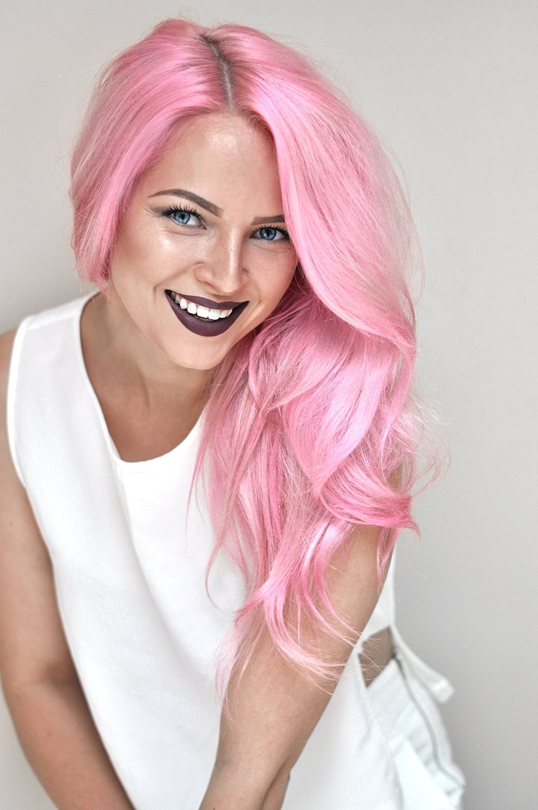 Collarbone Layers Vibrant Pink Loose Waves Collarbone Layers Vibrant Pink Loose Waves — Pink Hair