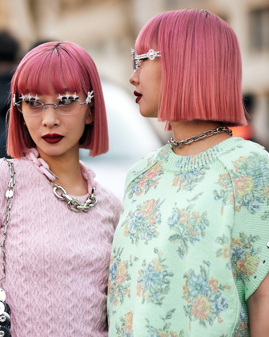 Chin Length Blunt Bob With Blunt Bangs Medium Pink, Close-Up Take Chin Length Blunt Bob With Blunt Bangs Medium Pink, Close-Up Take — Pink Hair