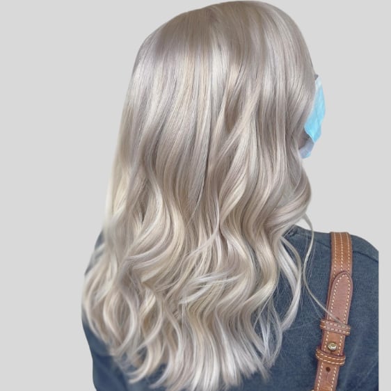 Mid-Back Wavy Platinum Blonde, Long Layers