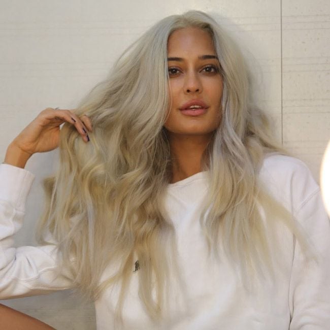 Warm Platinum Blonde Collarbone Waves