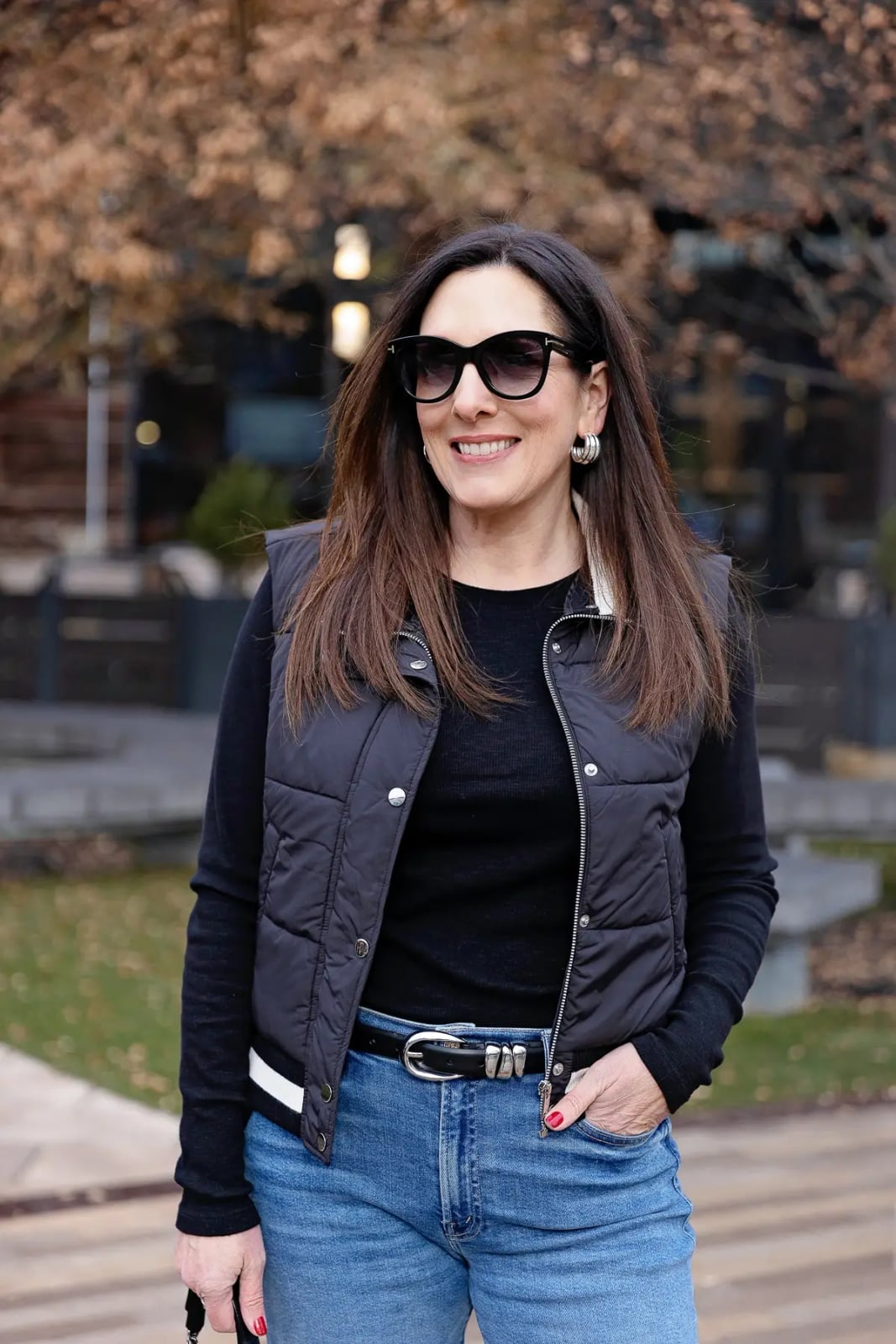 Black Puffer Vest With White Trim Casual Outfit — Puffer Vest Outfits