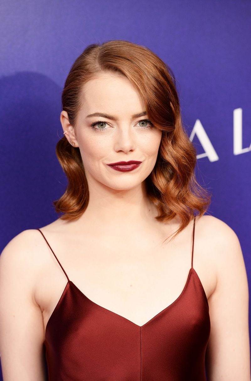 Vibrant Copper Wavy Bob With Curtain Bangs Vibrant Copper Wavy Bob With Curtain Bangs — Red Hair Colors