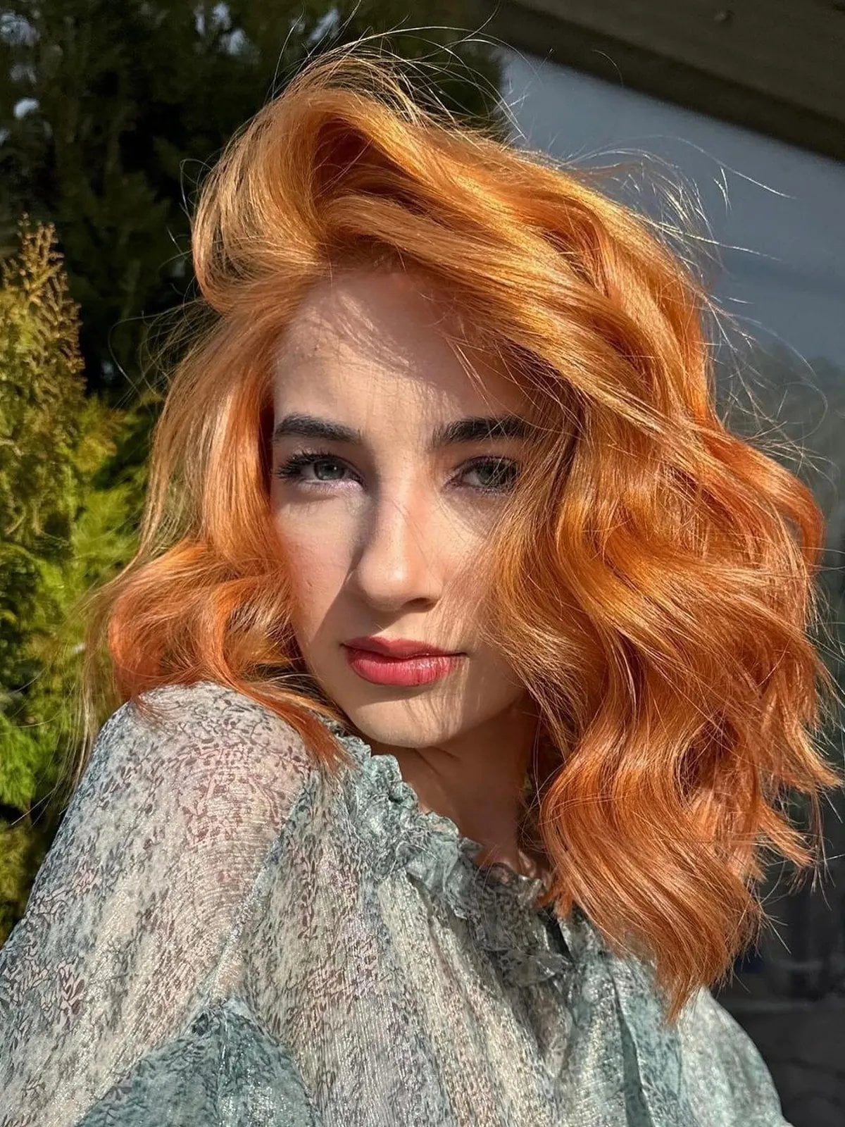 Copper Blonde Wavy Bob With Curtain Bangs, Creating A Natural Copper Blonde Wavy Bob With Curtain Bangs, Creating A Natural — Red Hair Colors